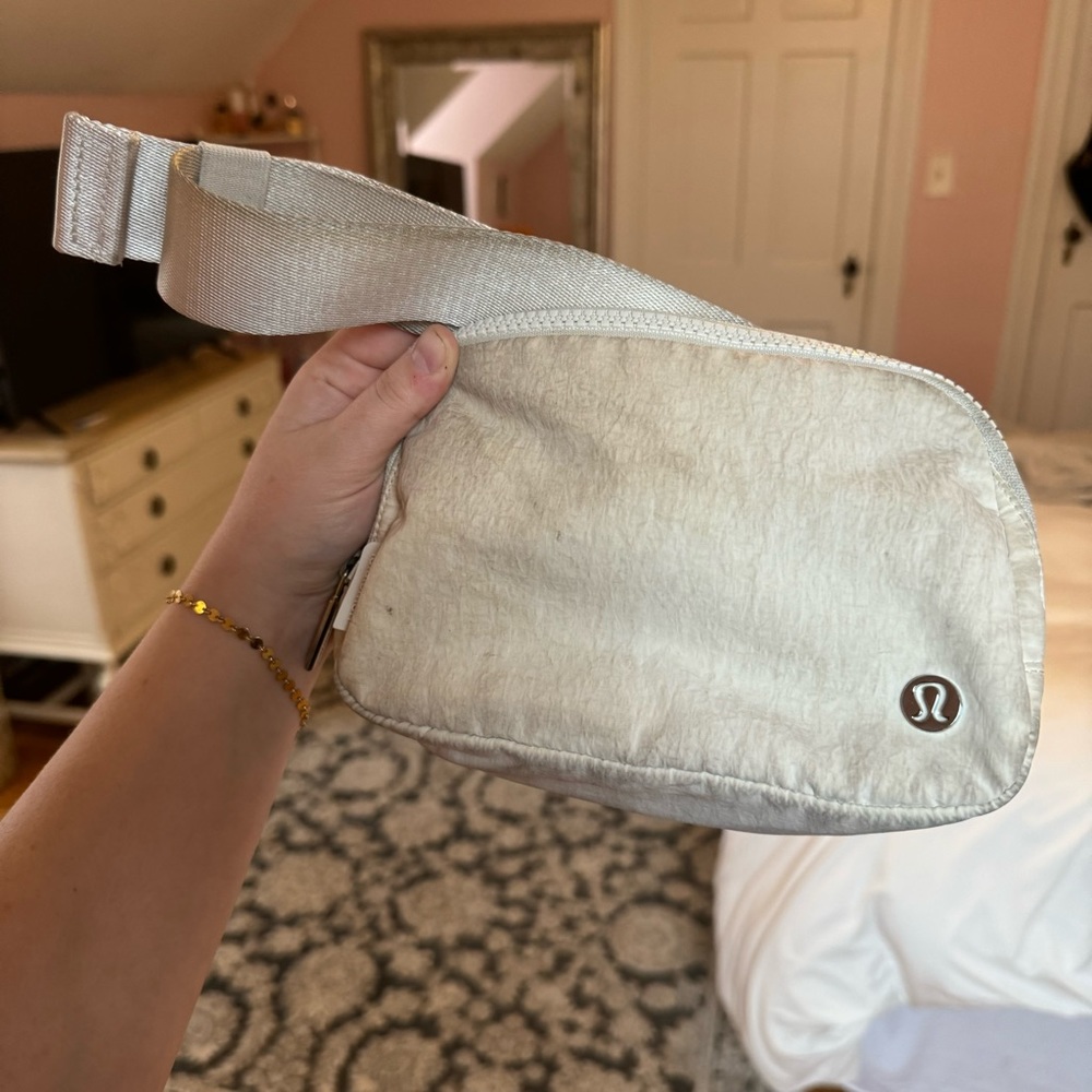 Lululemon Everywhere Belt Bag 1L (White Opal)